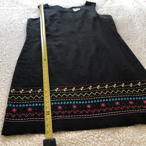 EUC- Gorgeous Embroidered Black Shift Dress - Picture 4 of 8